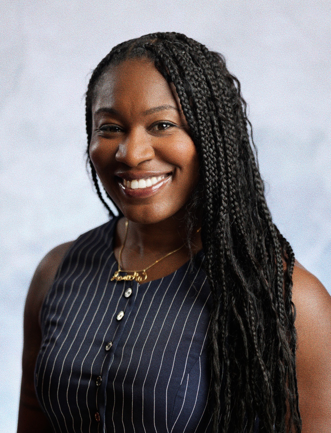 Aaricka Washington professional portrait, multimedia journalist based in Los Angeles